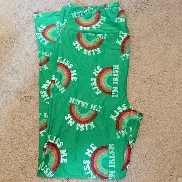 LuLaRoe Pants - LuLaRoe Green 'Kiss Me I'm Irish' Leggings